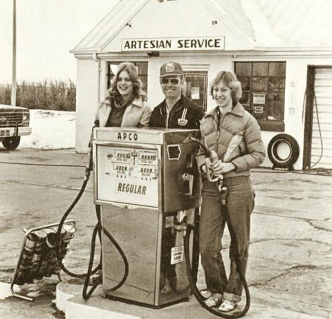 Artesian APCO Station 1979 - Owner and Daughters
